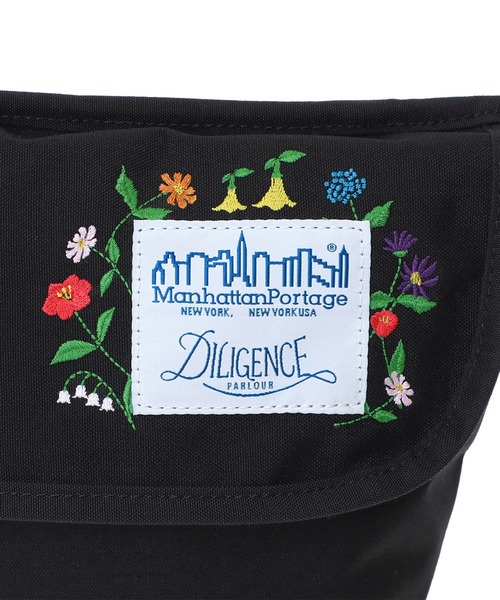 Manhattan Portage（マンハッタンポーテージ）の「NYLON MESSENGER BAG (XS) BP W/DIV MGNT 500D CORDURA DPL（メッセンジャーバッグ・レディース・ブラック・X-SMALL）」の12枚目の写真