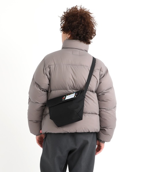 Manhattan Portage（マンハッタンポーテージ）の「NYLON MESSENGER BAG (XS) BP W/DIV MGNT 500D CORDURA DPL（メッセンジャーバッグ・レディース・ブラック・X-SMALL）」の15枚目の写真