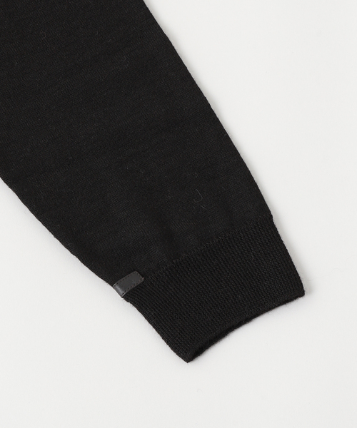 THE INOUE BROTHERS（ザイノウエブラザーズ）の「THE INOUE BROTHERS / ザ イノウエブラザーズ Pure Black Collar Neck（ニット/セーター・メンズ・ブラック・MEDIUM）」の4枚目の写真