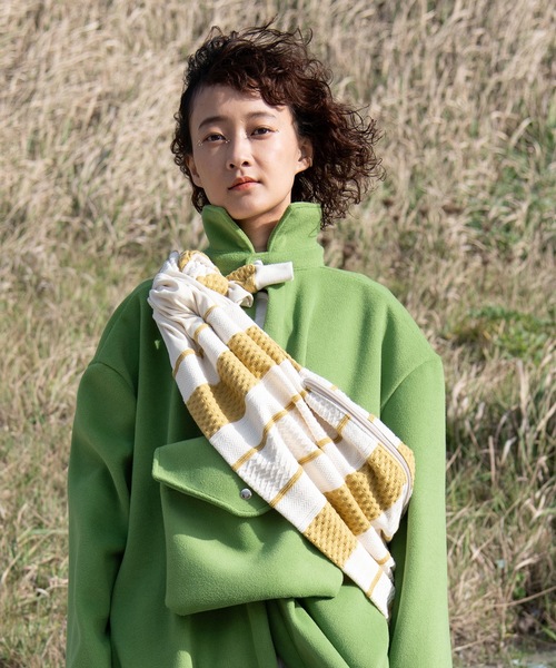 anlio（アンリオ）の「PULLOVER BAG（ショルダーバッグ・レディース・ホワイト/カーキ・FREE）」の3枚目の写真