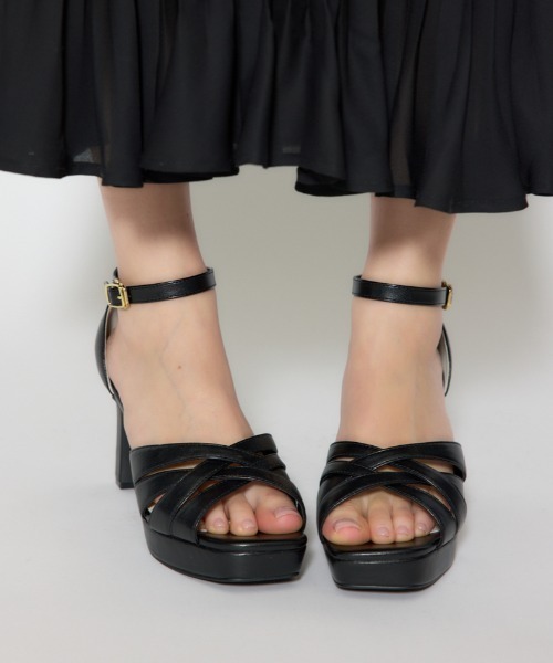 rienda(リエンダ)の「blendクロスサンダル 春服(サンダル・レディース・ブラック/ベージュ/ブラウン・SMALL/MEDIUM/LARGE)」の2枚目の写真