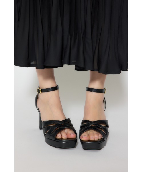 rienda(リエンダ)の「blendクロスサンダル 春服(サンダル・レディース・ブラック/ベージュ/ブラウン・SMALL/MEDIUM/LARGE)」の4枚目の写真