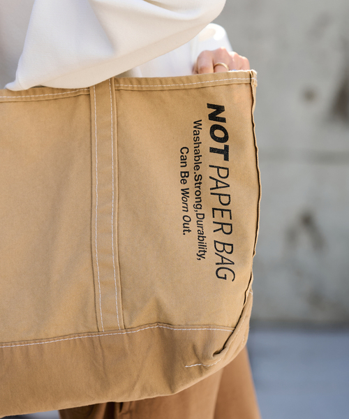 FRAMeWORK(フレームワーク)の「SEUVAS/ソウバス 別注NOT PAPER バッグ L(トートバッグ・レディース・ベージュ・FREE)」の3枚目の写真