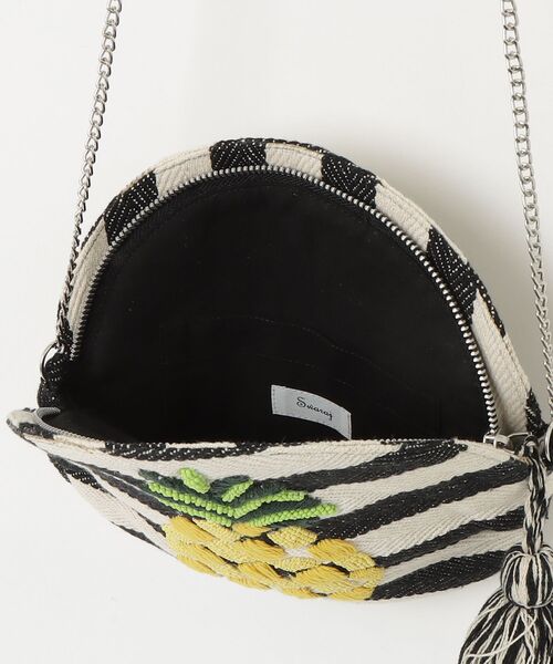 MAISON mou(メゾンムー)の「【Swaraj/スワラージ】 パイナップル刺繍バッグ(手刺繍)(ショルダーバッグ・レディース・ブラック系その他・FREE)」の4枚目の写真