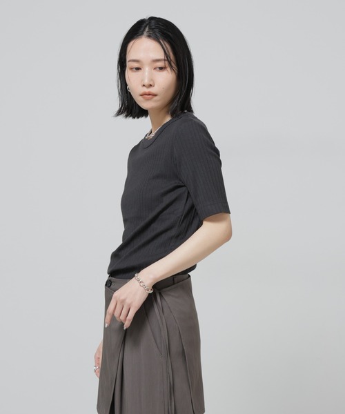 NANO universe（ナノユニバース）の「Anti Soaked(R) 汗染み防止クルーネックリブTシャツ（Tシャツ/カットソー・レディース・トップグレー/アイボリー/ブラック/チャコール・S/M/L）」の20枚目の写真
