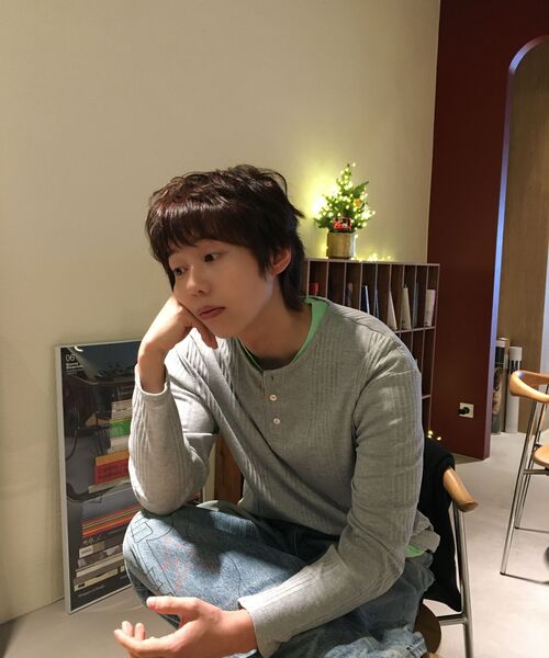 JUAN HOMME(ジュアンオム)の「ヘンリーネックロングスリーブTシャツ(メランジグレー)(Tシャツ/カットソー・メンズ・グレー・SMALL/MEDIUM/LARGE)」の12枚目の写真
