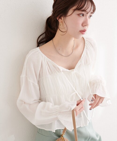 natural couture（ナチュラルクチュール）の「楊柳シャーリングリボンブラウス（シャツ/ブラウス・レディース・ブラック/サックスブルー/イエロー/オフホワイト・FREE）」の2枚目の写真