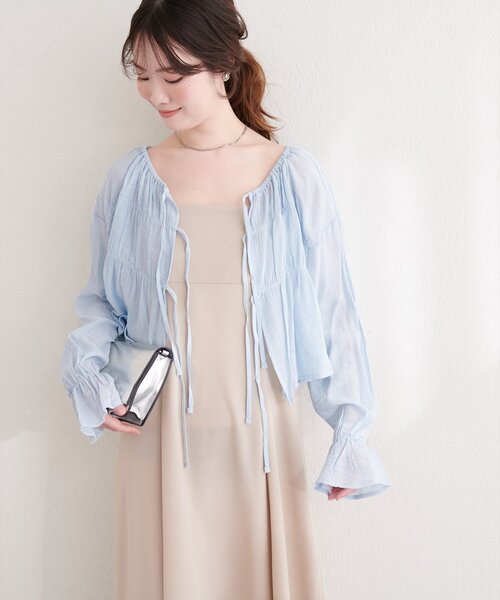 natural couture（ナチュラルクチュール）の「楊柳シャーリングリボンブラウス（シャツ/ブラウス・レディース・ブラック/サックスブルー/イエロー/オフホワイト・FREE）」の11枚目の写真