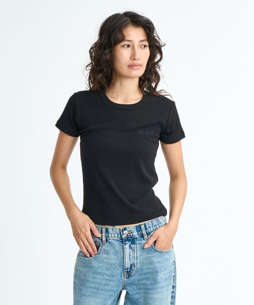 RVCA(ルーカ)の「RVCA ウィメンズ EMSCRIPT CROPPED SS Tシャツ 【2026年春夏モデル】(Tシャツ/カットソー・レディース・ホワイト/ブラック/ブラウン系その他・SMALL/MEDIUM/LARGE)」の5枚目の写真