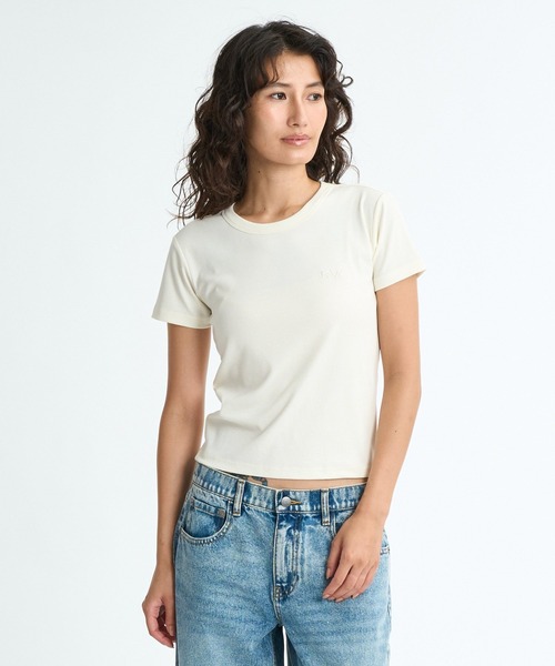 RVCA(ルーカ)の「RVCA ウィメンズ EMSCRIPT CROPPED SS Tシャツ 【2026年春夏モデル】(Tシャツ/カットソー・レディース・ホワイト/ブラック/ブラウン系その他・SMALL/MEDIUM/LARGE)」の4枚目の写真