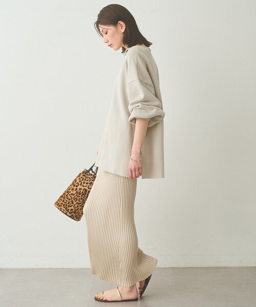 Whim Gazette（ウィムガゼット）の「【WEB＆一部店舗限定カラー】リラックススウェットプルオーバー（スウェット・レディース・グレイッシュベージュ/チャコールグレー/ライトグレー・FREE）」の6枚目の写真