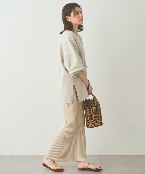 Whim Gazette（ウィムガゼット）の「【WEB＆一部店舗限定カラー】リラックススウェットプルオーバー（スウェット・レディース・グレイッシュベージュ/チャコールグレー/ライトグレー・FREE）」の9枚目の写真