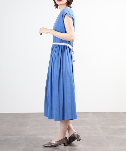 Anna Nicola（アンナニコラ）の「Anna Nicola ウエストベルト ノースリーブワンピース（ワンピース・レディース・サンドベージュ/ブラック/ブルー・38）」の21枚目の写真