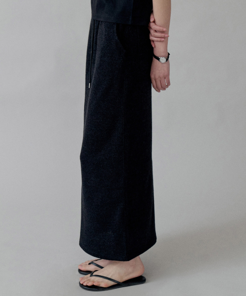 STEP AROUND（ステップアラウンド）の「Pile Jersey Maxi Straight Skirt_BLACK（スカート・レディース・その他・FREE）」の2枚目の写真