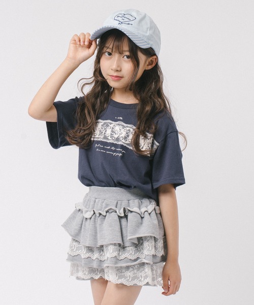 URBAN CHERRY(アーバンチェリー)の「【綿100%/吸水速乾】フラワーロゴプリントレースTシャツ(Tシャツ/カットソー・キッズ・ピンク/ネイビー/ホワイト・150cm/140cm/130cm/120cm/110cm)」の2枚目の写真