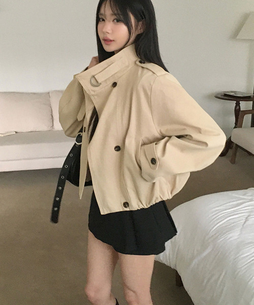 VIVID LADY(ビビッドレディー)の「ハイネックベルト ショート ブルゾン ジャケット(ブルゾン・レディース・ベージュ/アイボリー・FREE)」の4枚目の写真