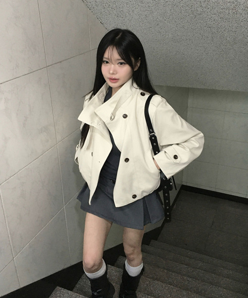 VIVID LADY(ビビッドレディー)の「ハイネックベルト ショート ブルゾン ジャケット(ブルゾン・レディース・ベージュ/アイボリー・FREE)」の15枚目の写真