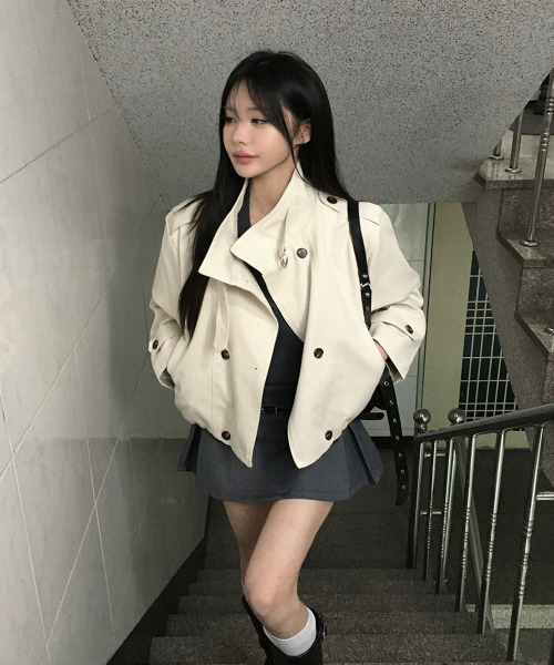 VIVID LADY(ビビッドレディー)の「ハイネックベルト ショート ブルゾン ジャケット(ブルゾン・レディース・ベージュ/アイボリー・FREE)」の16枚目の写真