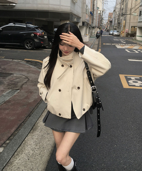 VIVID LADY(ビビッドレディー)の「ハイネックベルト ショート ブルゾン ジャケット(ブルゾン・レディース・ベージュ/アイボリー・FREE)」の17枚目の写真