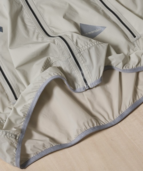 and wander(アンドワンダー)の「【and wander/アンドワンダー】PERTEX wind vest(ベスト・メンズ・ブラック/ライトグレー/イエロー・M/L)」の7枚目の写真