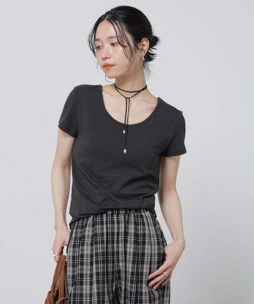 NANO universe(ナノユニバース)の「Anti Soaked(R) 汗染み防止カップ付きTシャツ(Tシャツ/カットソー・レディース・ホワイト/チャコール/ブラック・M/S)」の2枚目の写真