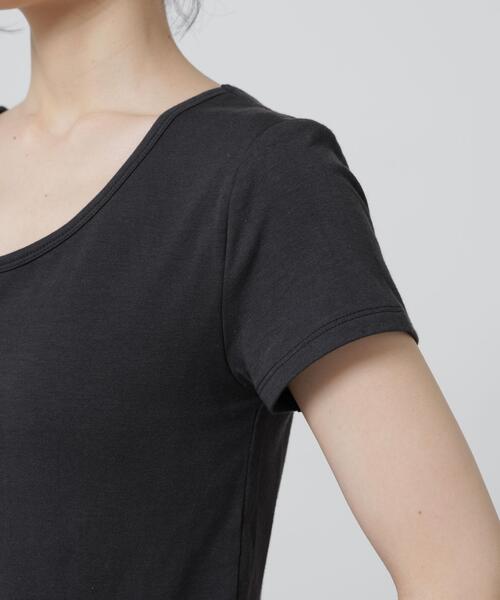 NANO universe(ナノユニバース)の「Anti Soaked(R) 汗染み防止カップ付きTシャツ(Tシャツ/カットソー・レディース・ホワイト/チャコール/ブラック・M/S)」の5枚目の写真