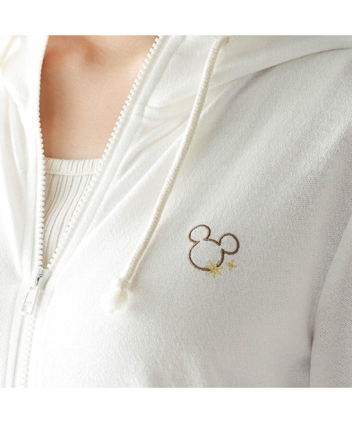Disney（ディズニー）の「ミッキーモチーフのUVケアパーカー（パーカー・レディース・ブラック/オフホワイト・S/M/L/LL/3L）」の5枚目の写真