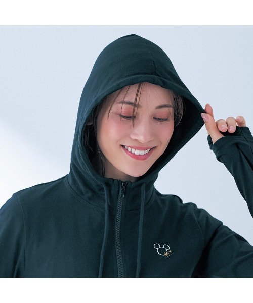 Disney（ディズニー）の「ミッキーモチーフのUVケアパーカー（パーカー・レディース・ブラック/オフホワイト・S/M/L/LL/3L）」の21枚目の写真