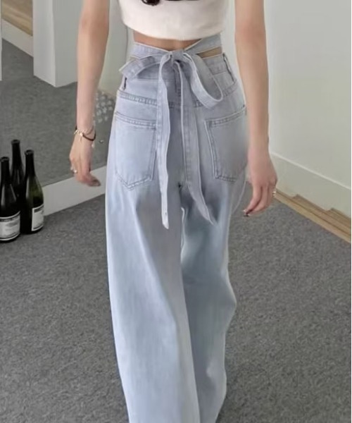 &soiree(アンドソワレ)の「ウエストクロスバックリボンデニムパンツ(デニムパンツ・レディース・ブルー・X-SMALL/SMALL/MEDIUM/LARGE/X-LARGE)」の6枚目の写真