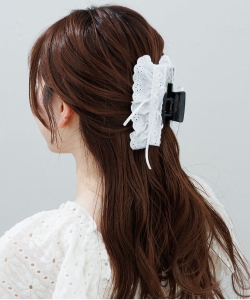 flower(フラワー)の「ガーデンレースクリップ(バレッタ/ヘアクリップ・レディース・アイボリー/ブラック・FREE)」の2枚目の写真