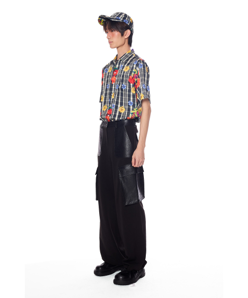 GREEDILOUS(グリディアス)の「Faux Leather Cargo Pants(その他パンツ・レディース・その他・X-SMALL/SMALL/MEDIUM/LARGE)」の3枚目の写真