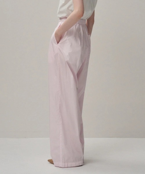 ATON(エイトン)の「【ATON/エイトン】NATURAL DYED COTTON LAWN TWO TUCKED PANTS/ナチュラルコットンツータックパンツ(その他パンツ・レディース・ピンク/ブラック・1)」の4枚目の写真