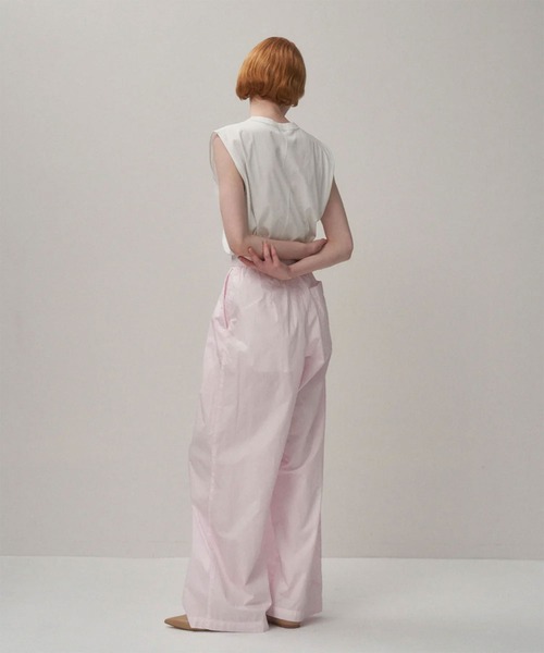 ATON(エイトン)の「【ATON/エイトン】NATURAL DYED COTTON LAWN TWO TUCKED PANTS/ナチュラルコットンツータックパンツ(その他パンツ・レディース・ピンク/ブラック・1)」の5枚目の写真