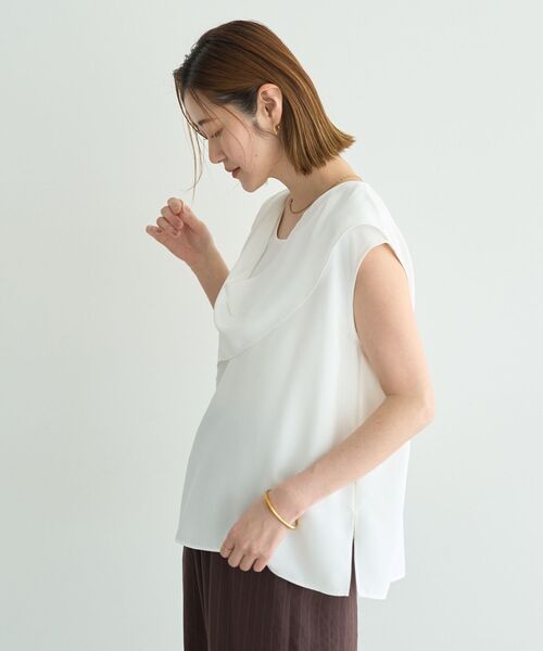 YECCA VECCA(イェッカヴェッカ)の「ドレープブラウス(シャツ/ブラウス・レディース・オフホワイト/ネイビー/ミント・FREE)」の6枚目の写真