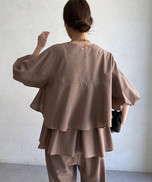 DouDou(ドゥドゥ)の「【WEB限定/セット着用可能】リネンライクジップボレロ(シャツ/ブラウス・レディース・グレイッシュベージュ/グレー/ブラック・FREE)」の4枚目の写真