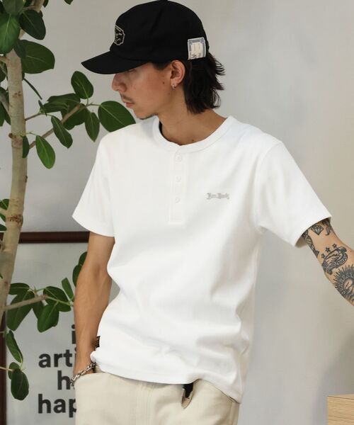 BEN DAVIS(ベンデイビス)の「【BEN DAVIS(ベンデイビス)】 RIB HENLEY TEE / Tシャツ 半袖 ヘンリーネック 刺繍 ワンポイント ユニセックス ピス(Tシャツ/カットソー・メンズ・グレー/ブラック/ホワイト・MEDIUM/X-LARGE/LARGE)」の1枚目の写真
