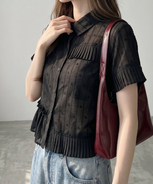 umune(ウムネ)の「ブラウス ドット柄 ジャガード 裾プリーツ フリル 5分袖 五分袖 衿付き シアー 透け感 フェミニン トップス 夏(シャツ/ブラウス・レディース・オフホワイト/ブラック・FREE)」の3枚目の写真