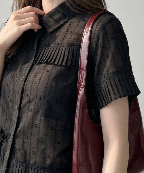 umune(ウムネ)の「ブラウス ドット柄 ジャガード 裾プリーツ フリル 5分袖 五分袖 衿付き シアー 透け感 フェミニン トップス 夏(シャツ/ブラウス・レディース・オフホワイト/ブラック・FREE)」の8枚目の写真