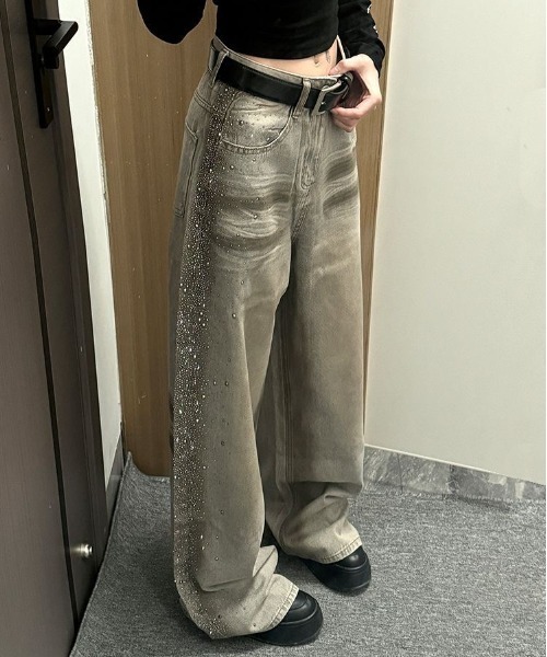 ViViDAY(ビビデー)の「サイドラインストーンデニムワイドパンツ(デニムパンツ・レディース・ベージュ・S/M/L)」の2枚目の写真