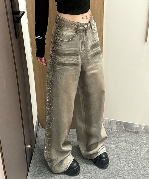 ViViDAY(ビビデー)の「サイドラインストーンデニムワイドパンツ(デニムパンツ・レディース・ベージュ・S/M/L)」の4枚目の写真