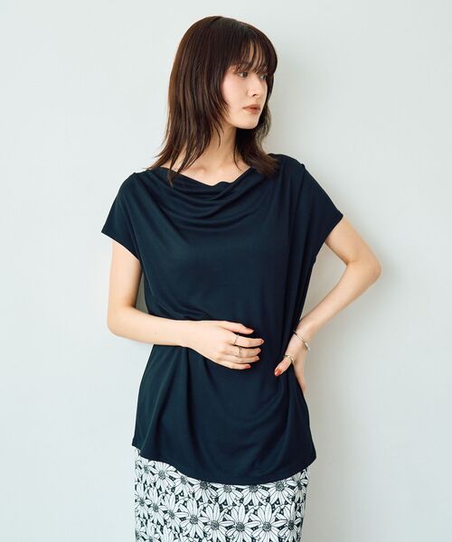 YECCA VECCA(イェッカヴェッカ)の「【接触冷感】ドレープカットトップス(Tシャツ/カットソー・レディース・ブラウン/ブルーグリーン/ブラック・FREE)」の5枚目の写真