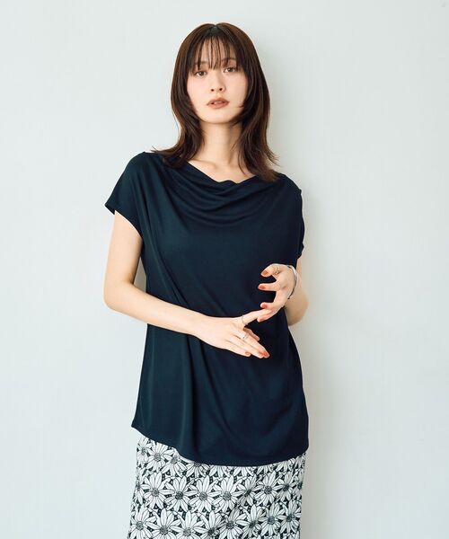 YECCA VECCA(イェッカヴェッカ)の「【接触冷感】ドレープカットトップス(Tシャツ/カットソー・レディース・ブラウン/ブルーグリーン/ブラック・FREE)」の6枚目の写真
