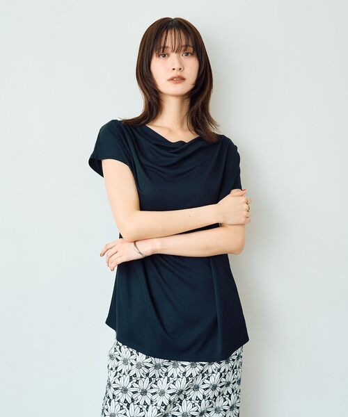 YECCA VECCA(イェッカヴェッカ)の「【接触冷感】ドレープカットトップス(Tシャツ/カットソー・レディース・ブラウン/ブルーグリーン/ブラック・FREE)」の7枚目の写真