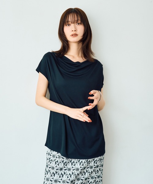 YECCA VECCA(イェッカヴェッカ)の「【接触冷感】ドレープカットトップス(Tシャツ/カットソー・レディース・ブラウン/ブルーグリーン/ブラック・FREE)」の2枚目の写真
