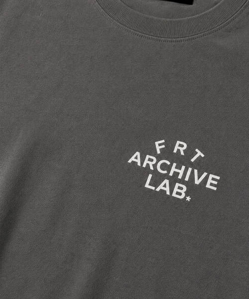 MOON FAIRY（ムーンフェアリー）の「FRT オーバーサイズ 半袖Tシャツ [チャコール]（Tシャツ/カットソー・レディース・その他・LARGE/MEDIUM/SMALL/X-LARGE）」の4枚目の写真