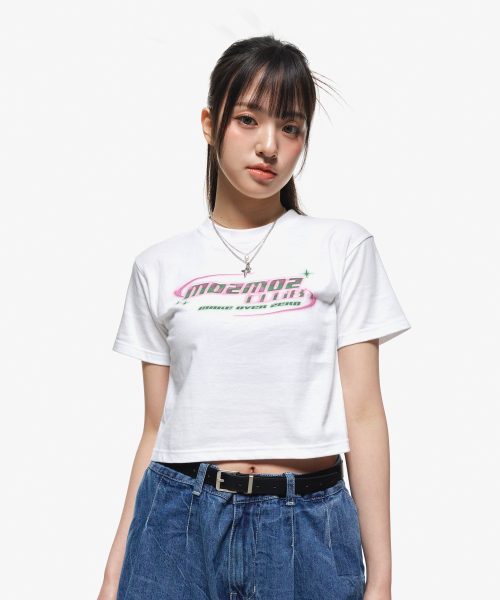MOZMOZ(モズモズ)の「Y2Kロゴセミクロップ半袖Tシャツホワイト(Tシャツ/カットソー・レディース・その他・FREE)」の2枚目の写真