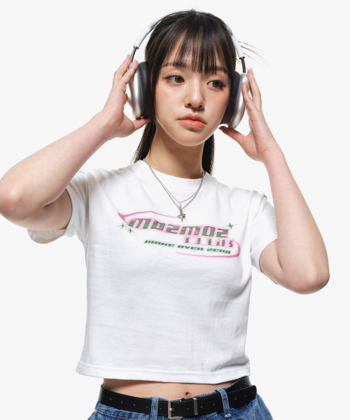 MOZMOZ(モズモズ)の「Y2Kロゴセミクロップ半袖Tシャツホワイト(Tシャツ/カットソー・レディース・その他・FREE)」の4枚目の写真