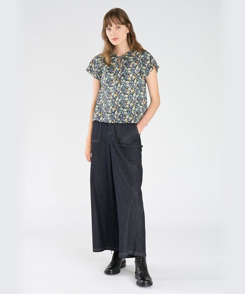 To b. by agnes b.(トゥービーバイアニエスベー)の「フラワープリント コットン ショートスリーブ ブラウス(シャツ/ブラウス・レディース・ブルー・40/38/36)」の5枚目の写真