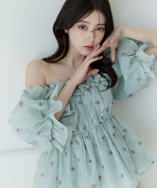 polaura(ポローラ)の「ブリーズフローラルシアートップス(ニット/セーター・レディース・ミント/クリーム/ブラック・FREE)」の12枚目の写真