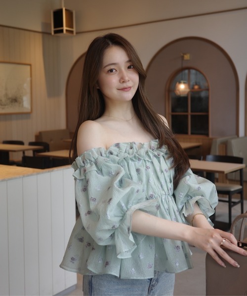 polaura(ポローラ)の「ブリーズフローラルシアートップス(ニット/セーター・レディース・ミント/クリーム/ブラック・FREE)」の14枚目の写真